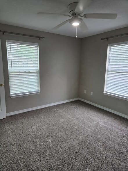 Building Photo - 15127 Deer Creek Dr
