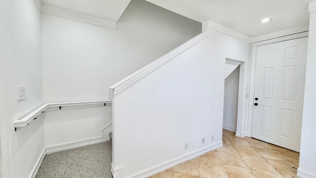 Building Photo - 810 3rd Ave N