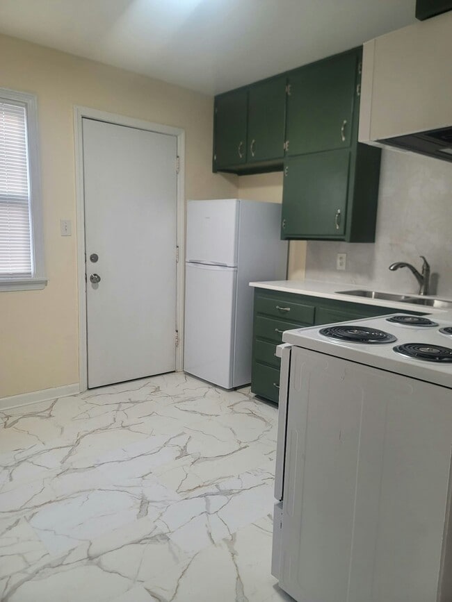 Building Photo - 5733 E Skinner St