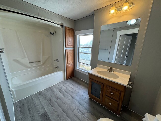 Building Photo - Spacious 2-Bedroom Home in a Quiet Neighbourhood!