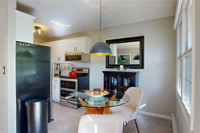 Building Photo - 43 Bullocks Point Ave