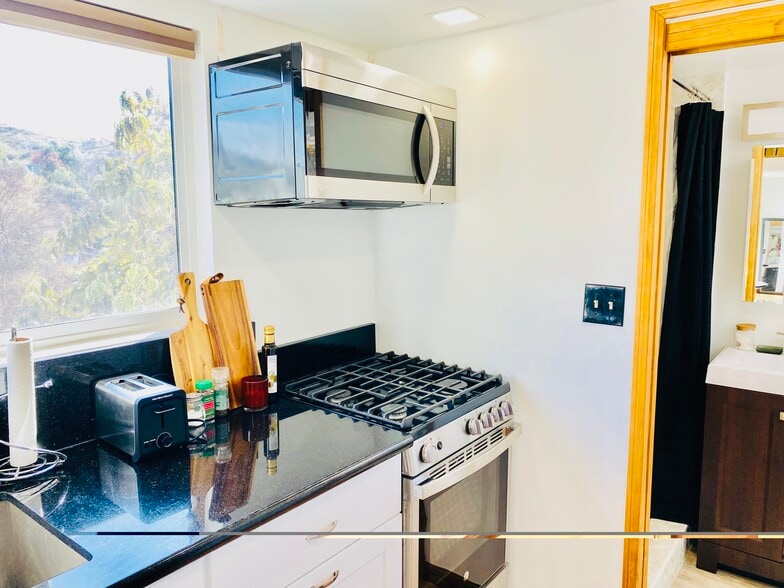 Building Photo - 2715 Alta St