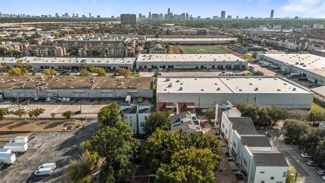 Building Photo - 6106 Clarkson Ln