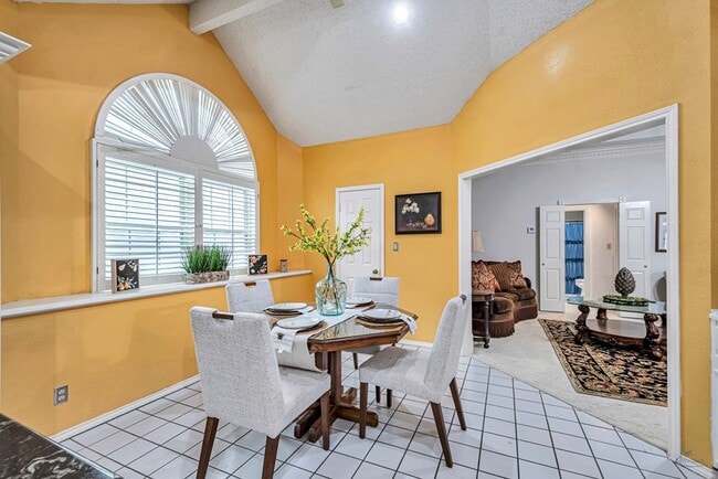 Building Photo - 6415 San Mateo Ln