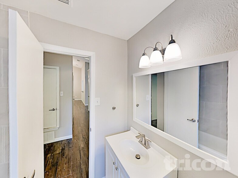 Building Photo - 1423 Ardmore Dr