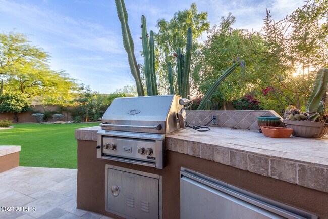 Building Photo - 8919 E Cll Del Palo Verde