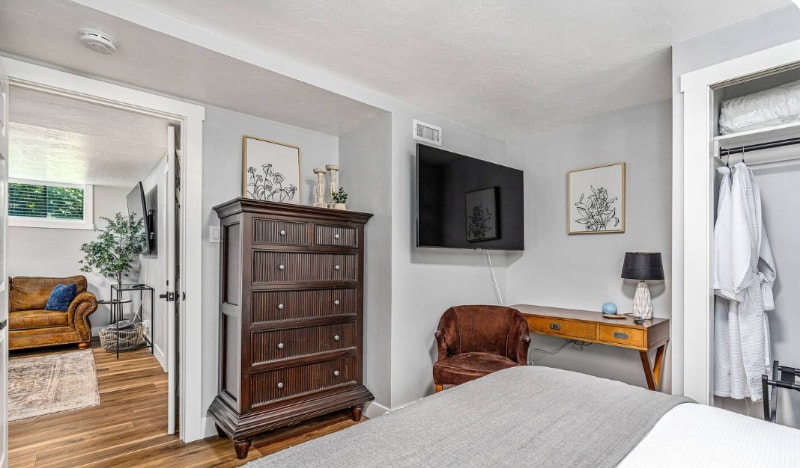 Building Photo - 444 N Oakley St