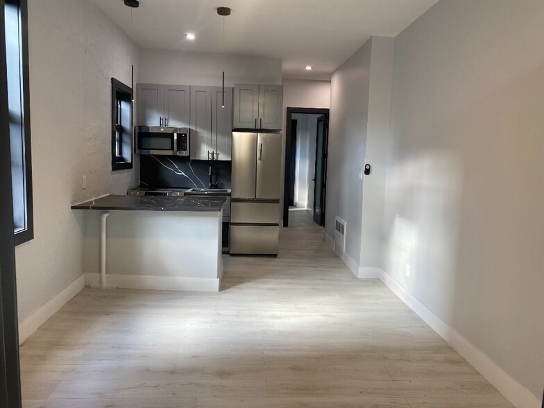 Building Photo - 290 W 12th St