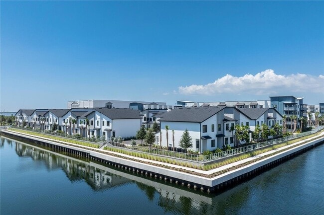 Building Photo - 5127 W Tyson Ave