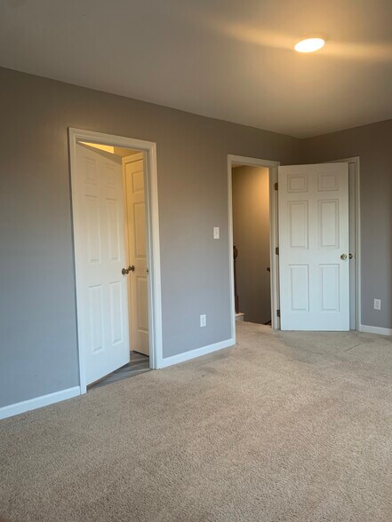 Building Photo - 5104 La Sombre Dr