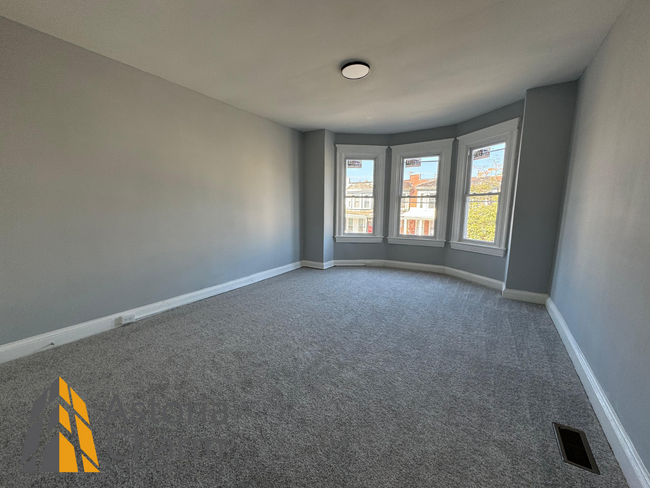 Building Photo - Newly Renovated 3BD/1.5BA townhome in Balt...