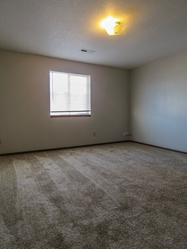 Building Photo - 3 Bedroom Plus Office Available in Gaston ...