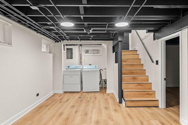 Building Photo - 5251 S Hamlin Ave