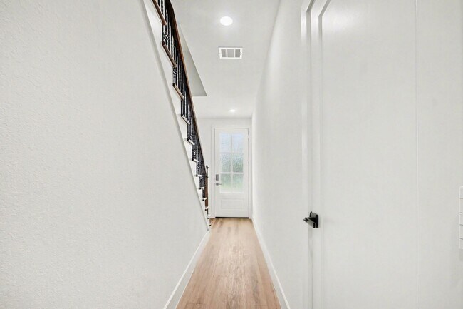 Building Photo - 123 Milby St