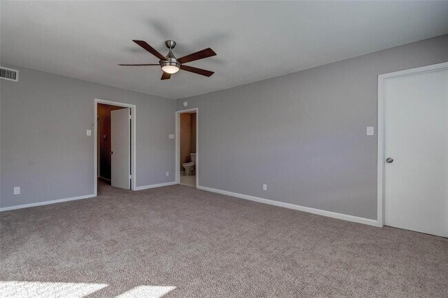 Building Photo - 13168 Trail Hollow Dr