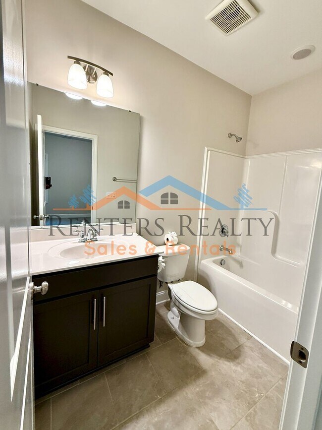 Building Photo - ? Beautiful Executive Home with 3-Car Garage + Incredible Outdoor Living ?