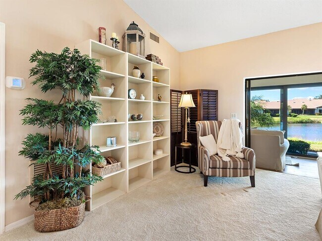 Building Photo - 6094 Wilshire Blvd