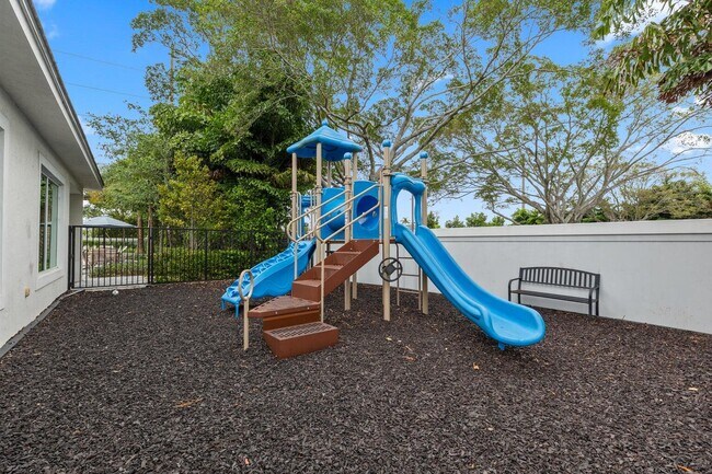 Building Photo - 587 Sanderling Cir