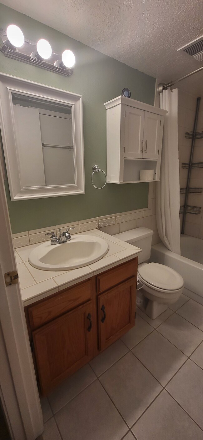 Building Photo - 505 Oppenheimer Dr