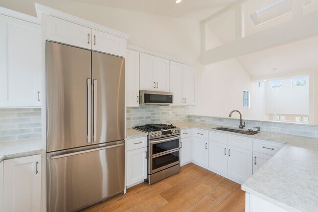 Building Photo - Beautiful Hermosa Beach Townhome Rental!