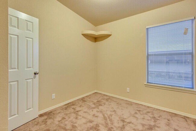 Building Photo - 3925 Hueco Valley Dr