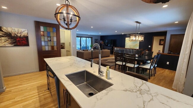 Building Photo - Designer 4 Bedroom Home with Sauna and Walk-Out Lower Level - Available May or June 1st