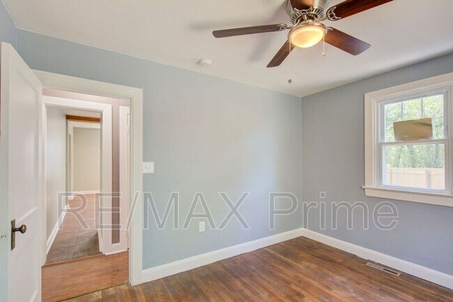 Building Photo - 27 Ansell Ave
