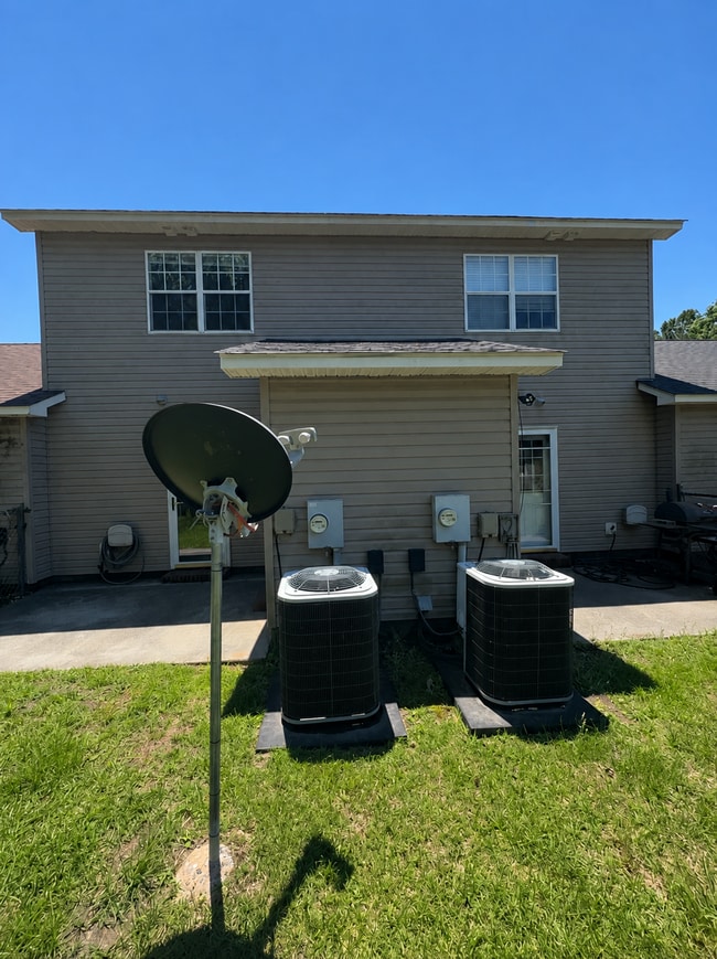 Building Photo - 1121 Pueblo Dr