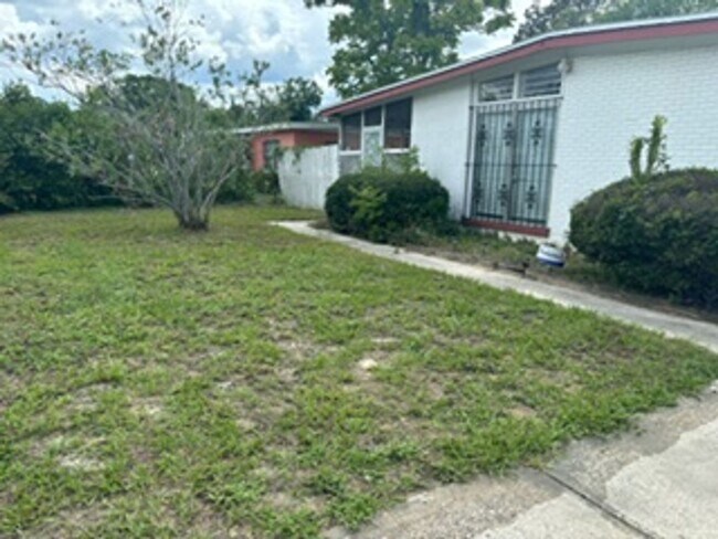 Building Photo - 8718 Ednam Pl