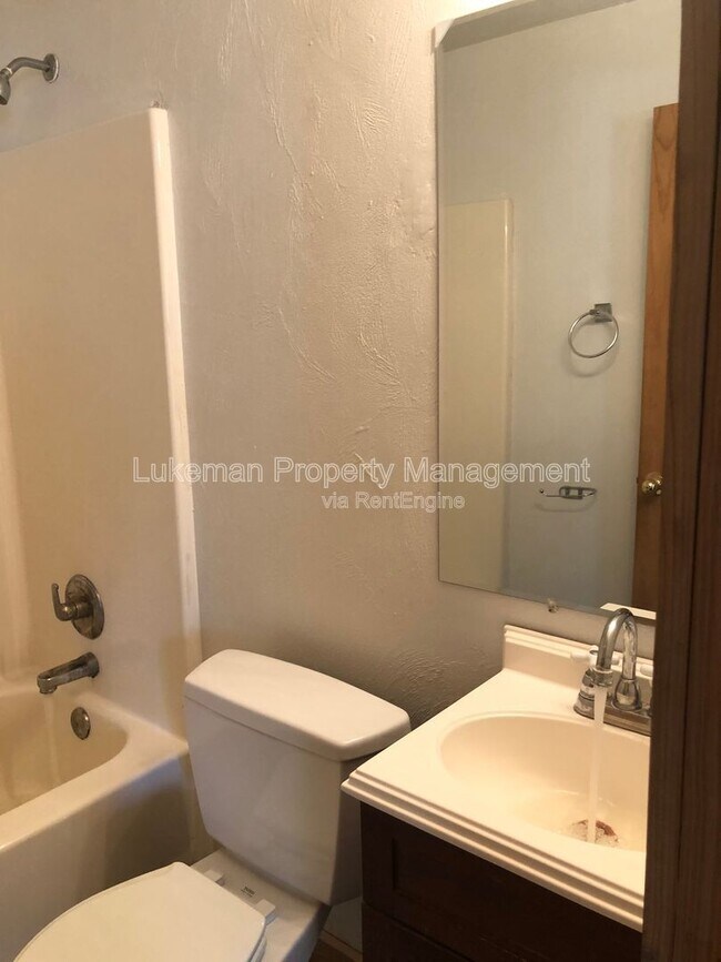 Building Photo - 1126-1128 Greenwood Ave