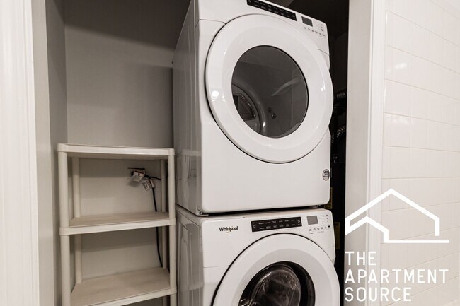 Building Photo - 3328 N Clark St