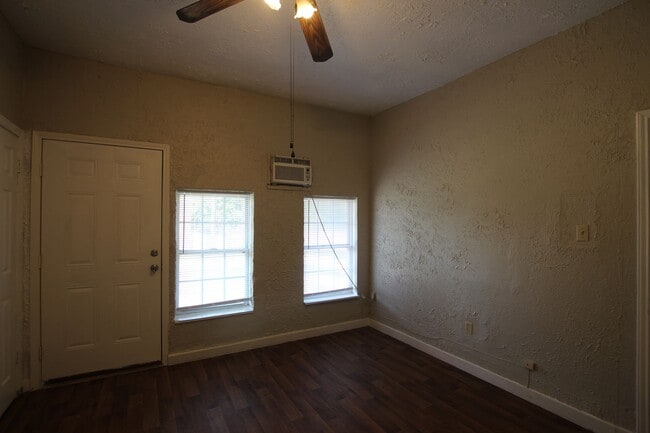 Building Photo - Coming Soon! Cozy 1 Bedroom, 1 Bath in Tyler!
