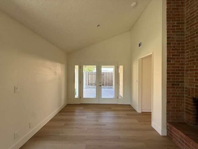 Building Photo - Just Beautifully Updated Village Hills Single Story Home in Orcutt