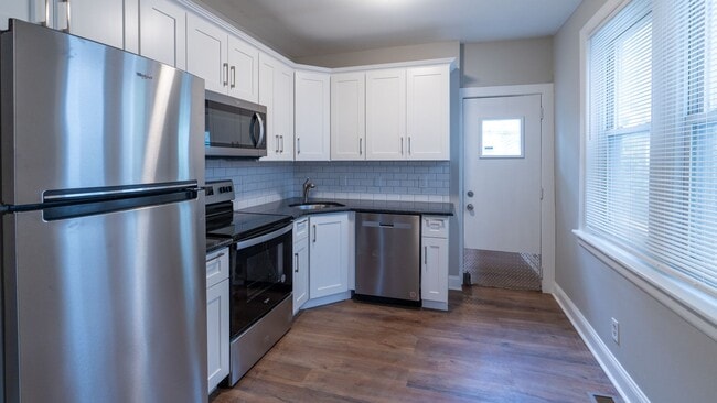 Building Photo - Newly remodeled 3 bedroom Grays Ferry Area