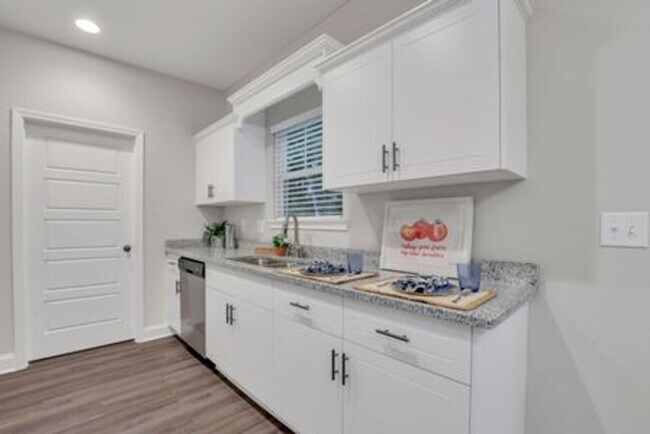 Building Photo - 120 B Smithfield Dr