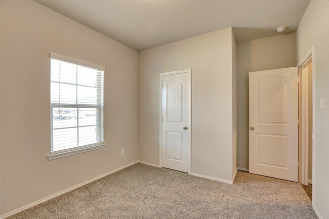 Building Photo - 13845 Rock Island Trl