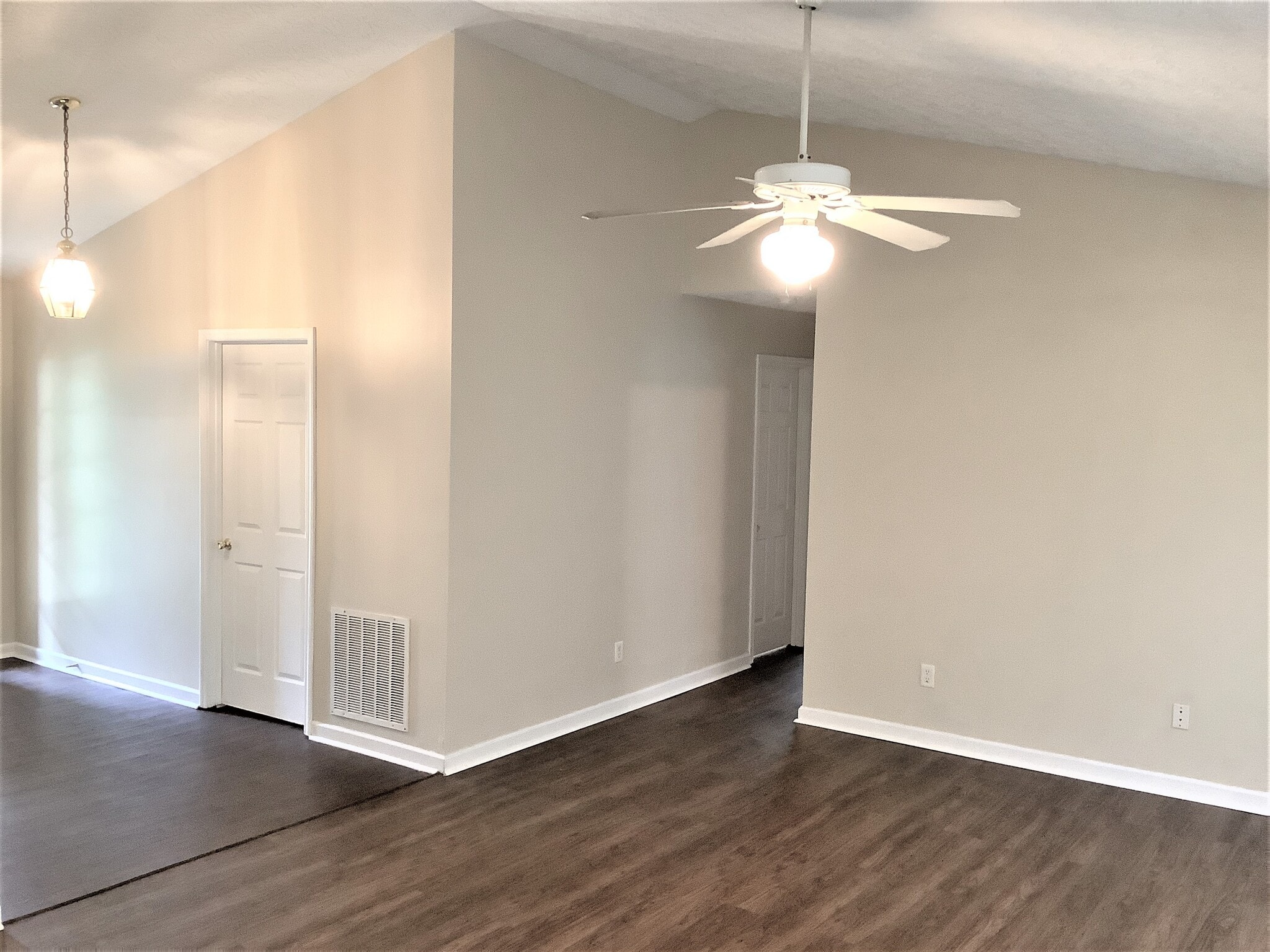 Building Photo - 930 W Jameson Ct