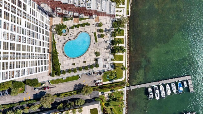 Building Photo - 1541 Brickell Ave