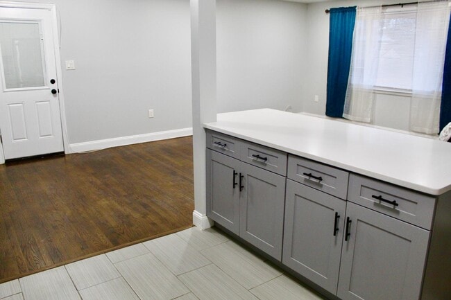 Building Photo - 5707 Alan Dr