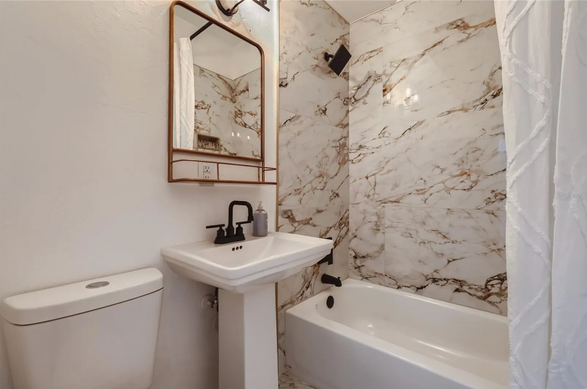 Building Photo - 3516 W Price Ave