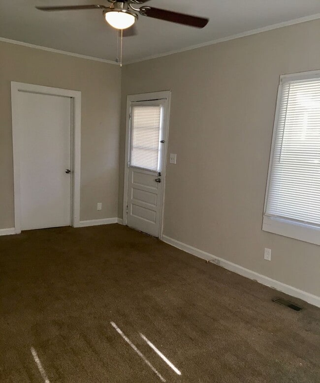 Building Photo - COMING SOON! SPACIOUS 2 Bedroom House! DEPOSIT-FREE Renting option thru OBLIGO! Deposit Alternati...