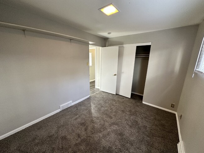 Building Photo - AVAILABLE JULY! Student Housing near DU Campus!