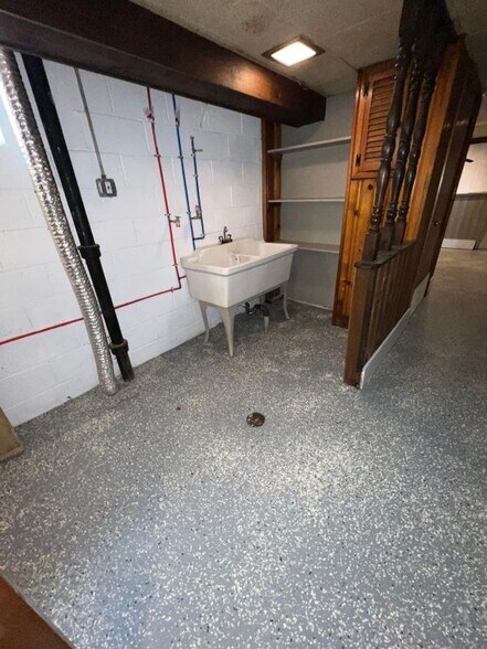 Building Photo - 5214 Hereford St