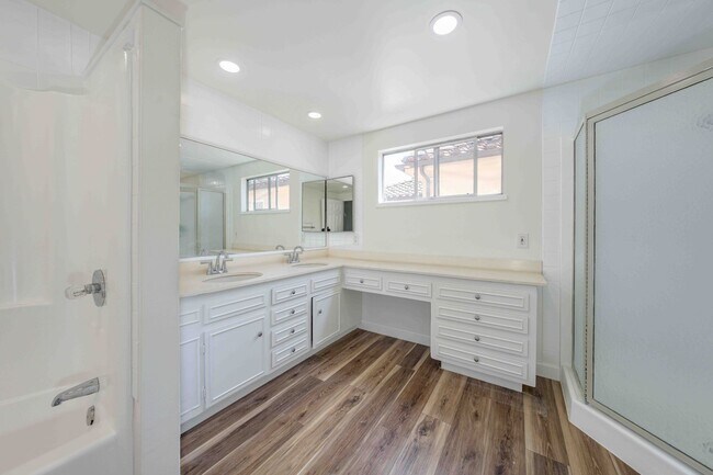 Building Photo - Spacious Elegance in the Heart of Irvine