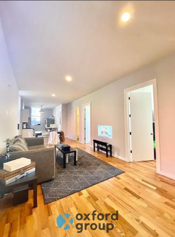 Building Photo - 3 bedroom in Brooklyn NY 11206