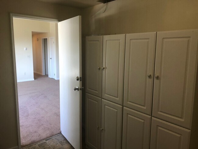 Building Photo - Charming 2 Bedroom, 2 Bonus Room Home with Beautiful Water view from Porch! Pets Negotiable!