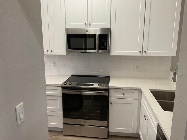 Building Photo - 3355 N Key Dr