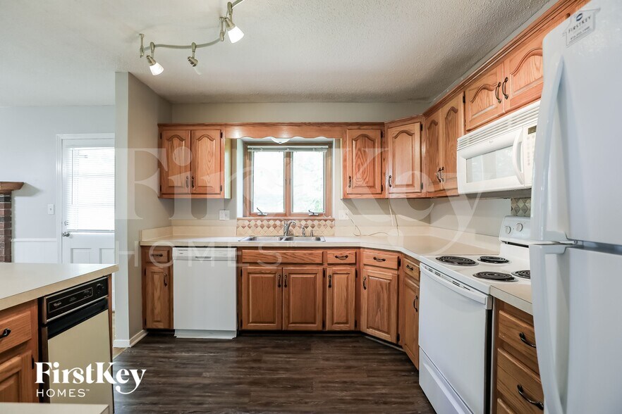 Building Photo - 11806 E 62nd Terrace