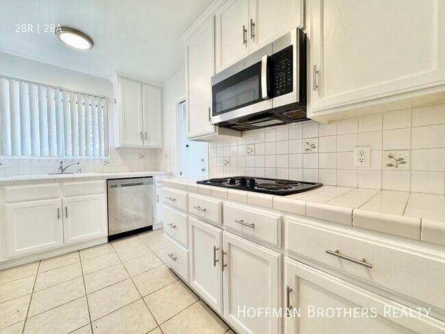 Building Photo - 1420 Rexford Dr