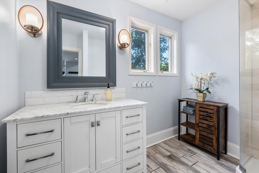 Building Photo - 18804 NE 106th St